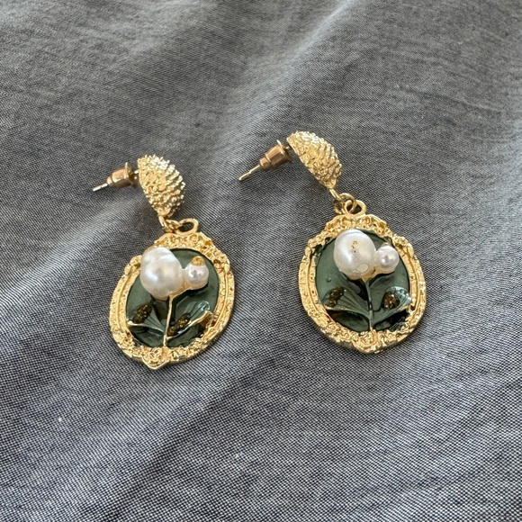 Floral Pattern Gold Earrings Style 2 - Picture 2 of 5